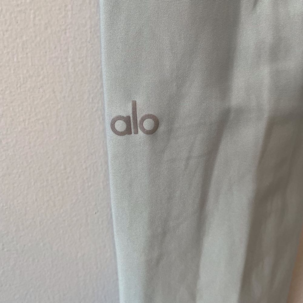 Alo Yoga leggings - Picture 8 of 10
